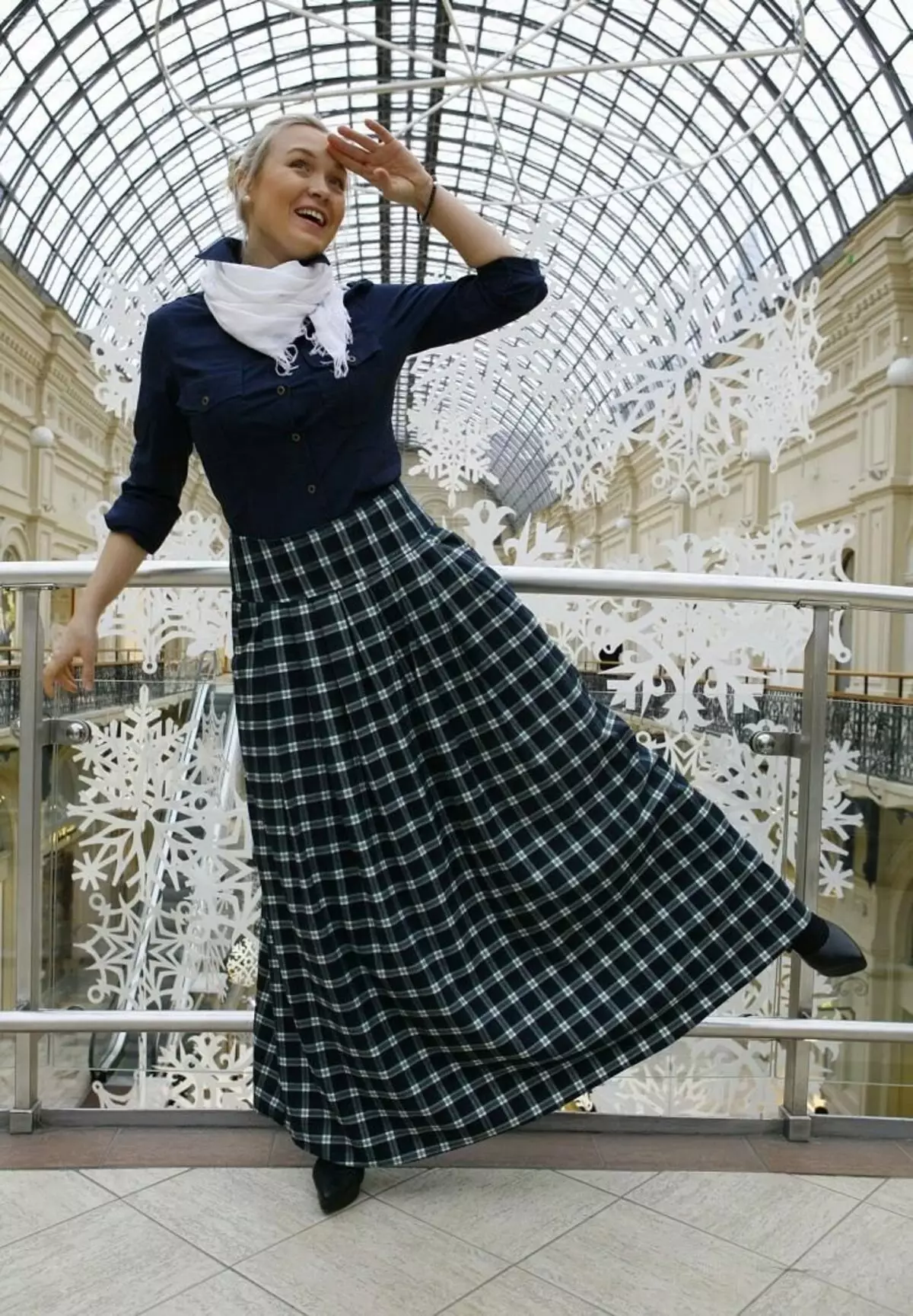 Suknje u kavezu (160 fotografije karirane suknje): Što je nosi, duge, crvena, crna, bijela, siva, za potpunu, pečati, sa naborima, kosim kavez 14604_159