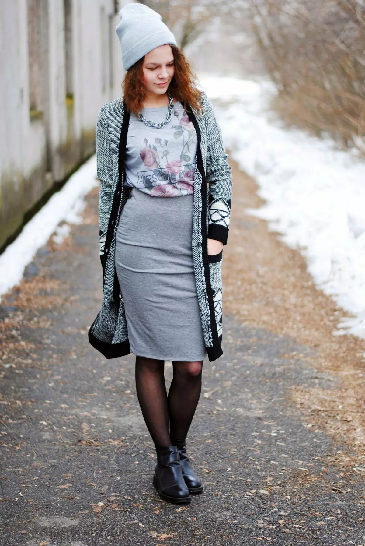 Stickade kjolar (80 bilder): What to wear, penna, långa och korta, på elastisk, grått, svart, vit 14613_37