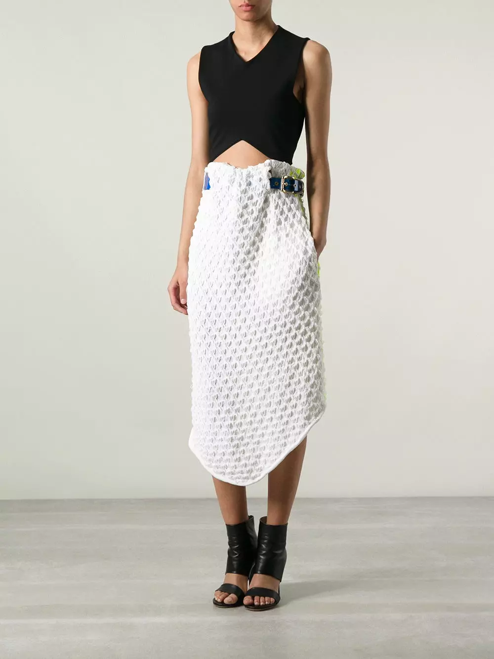 Stickade kjolar (80 bilder): What to wear, penna, långa och korta, på elastisk, grått, svart, vit 14613_43