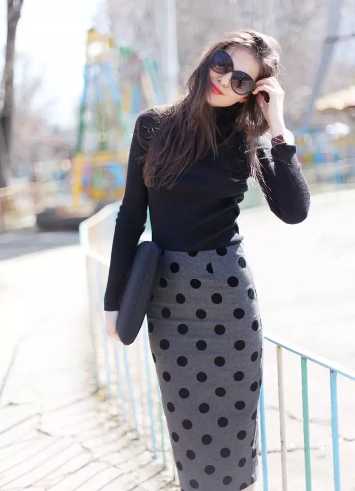 Stickade kjolar (80 bilder): What to wear, penna, långa och korta, på elastisk, grått, svart, vit 14613_66