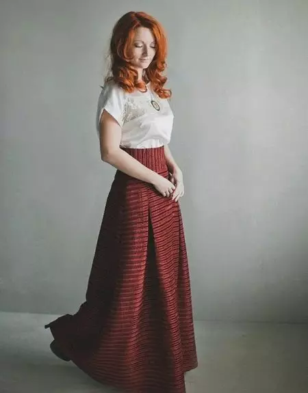 Velvet φούστα (39 φωτογραφίες): Τι να φοράτε φούστες από το Venelvet, το μοντέλο, στο στυλ Boho 14614_32