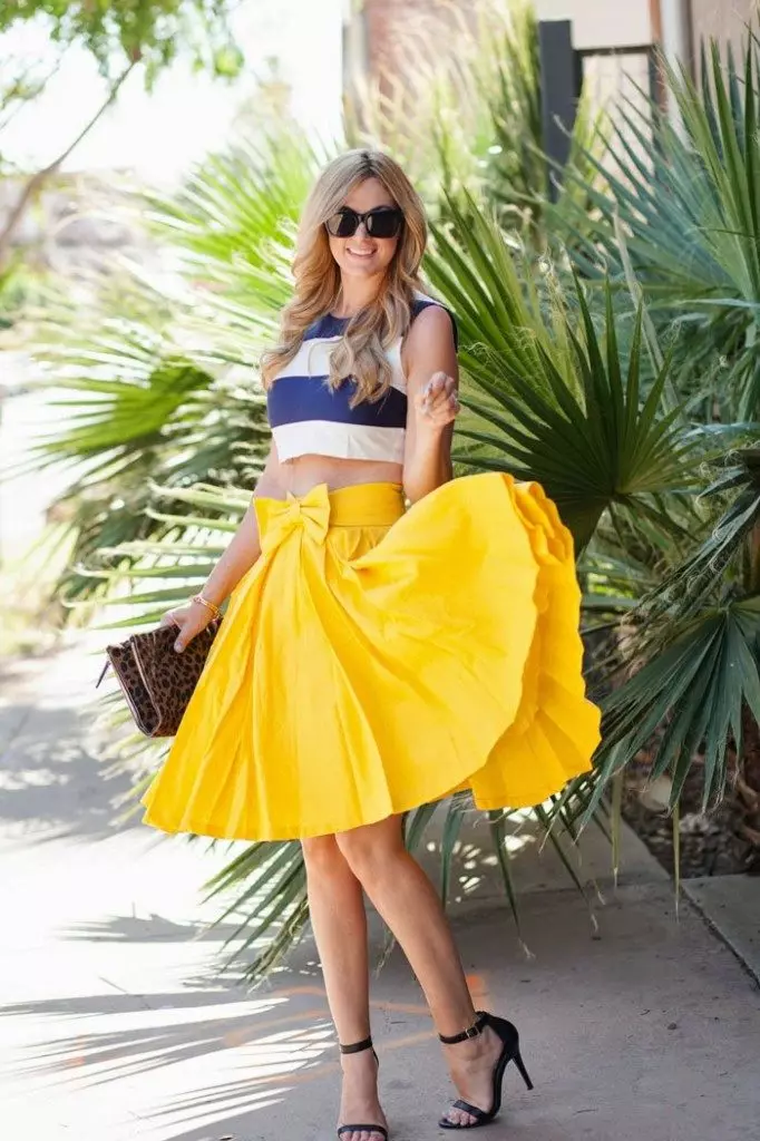 Skirts verdhë (102 foto): Çfarë është e veshur, laps dhe diell, të gjatë në dysheme dhe të shkurtër, me të zezë, blu, jeshile dhe të bardhë 14623_101