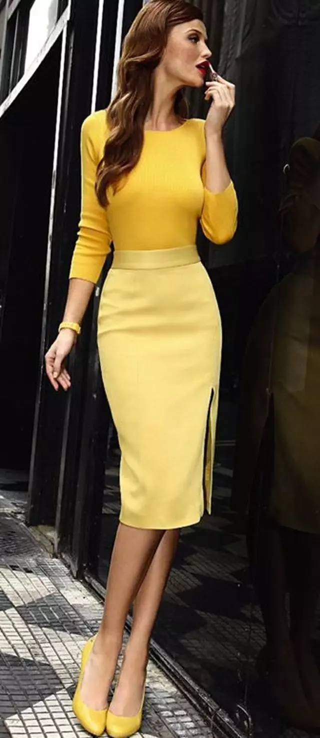 Skirts verdhë (102 foto): Çfarë është e veshur, laps dhe diell, të gjatë në dysheme dhe të shkurtër, me të zezë, blu, jeshile dhe të bardhë 14623_22