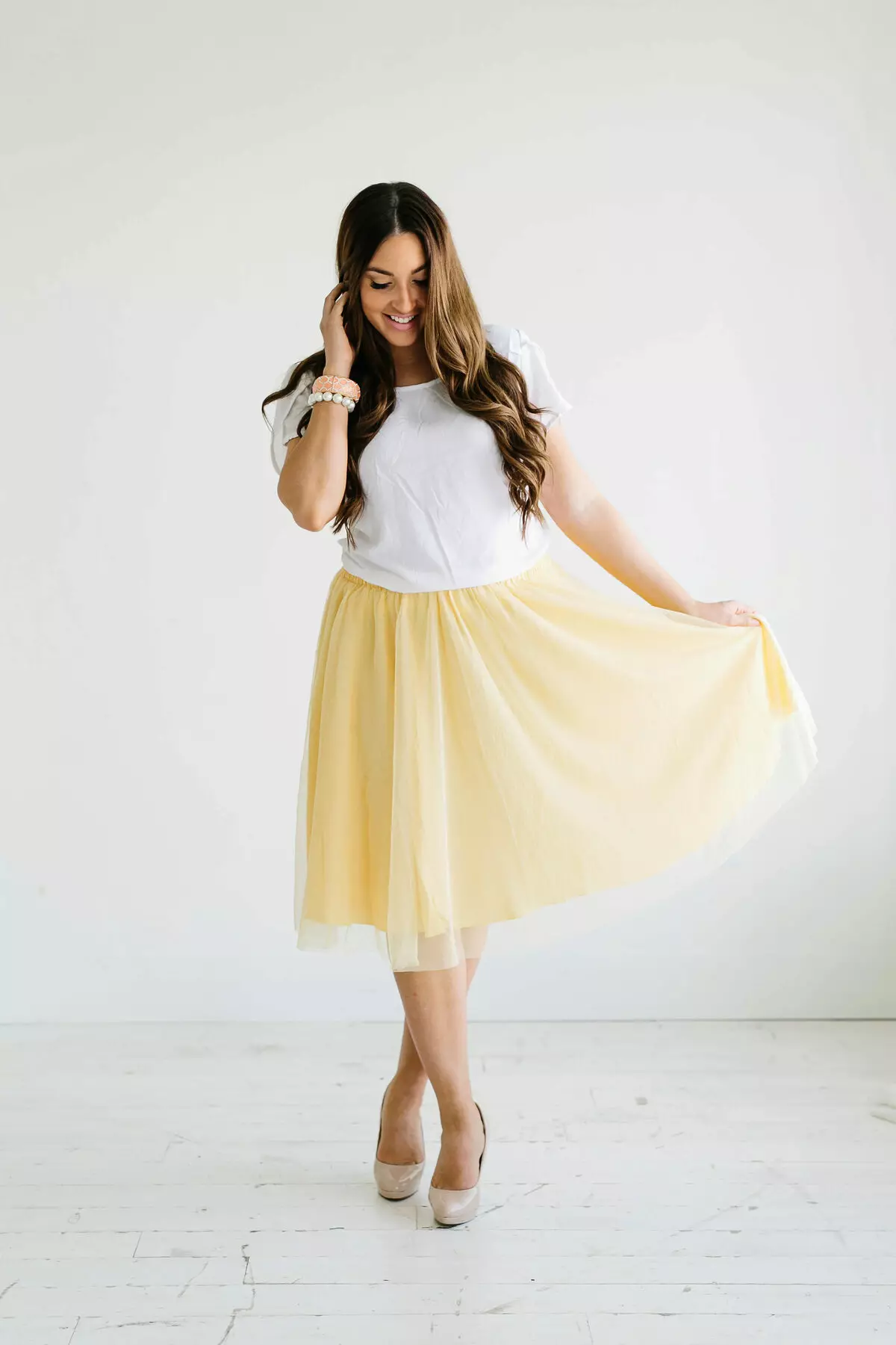Skirts verdhë (102 foto): Çfarë është e veshur, laps dhe diell, të gjatë në dysheme dhe të shkurtër, me të zezë, blu, jeshile dhe të bardhë 14623_27