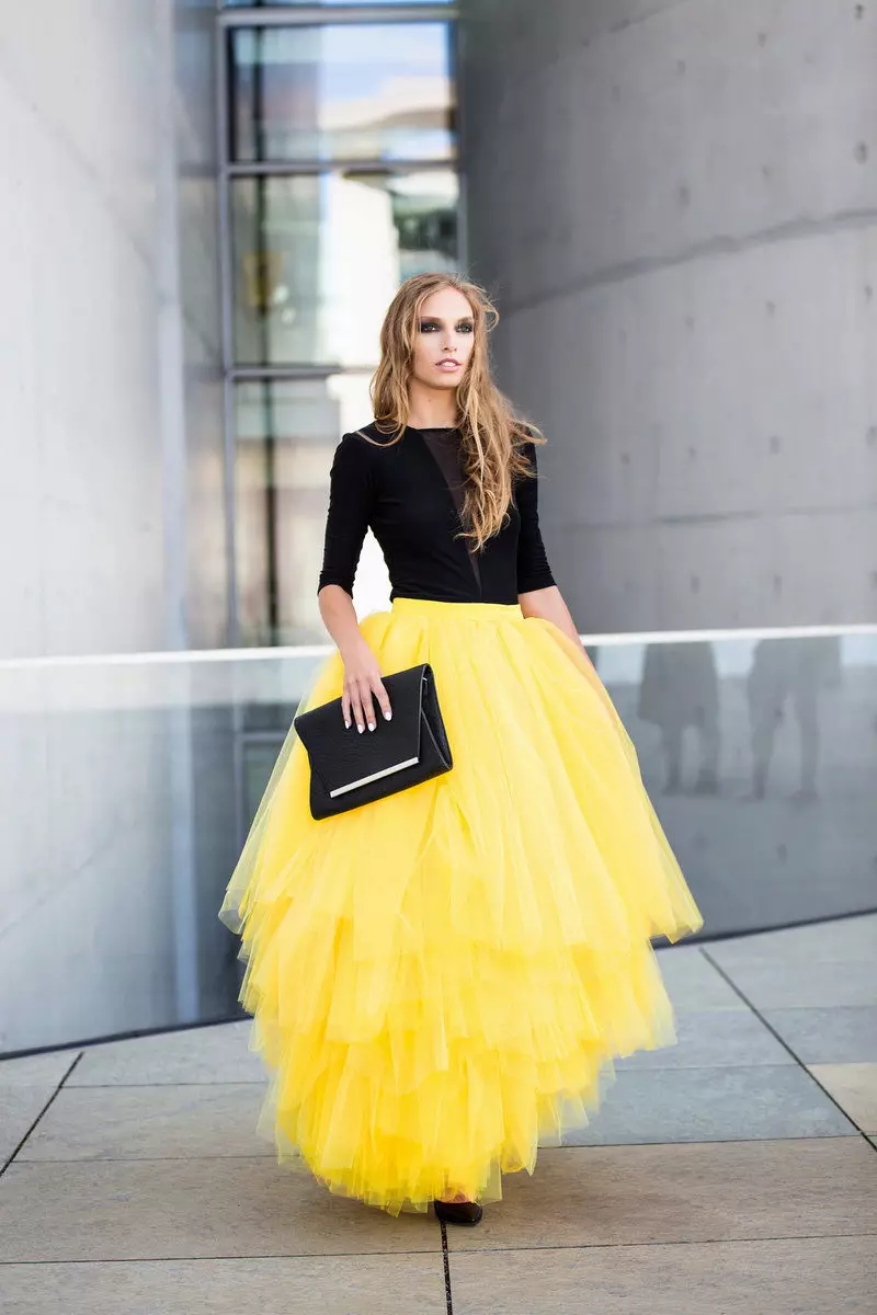 Skirts verdhë (102 foto): Çfarë është e veshur, laps dhe diell, të gjatë në dysheme dhe të shkurtër, me të zezë, blu, jeshile dhe të bardhë 14623_60