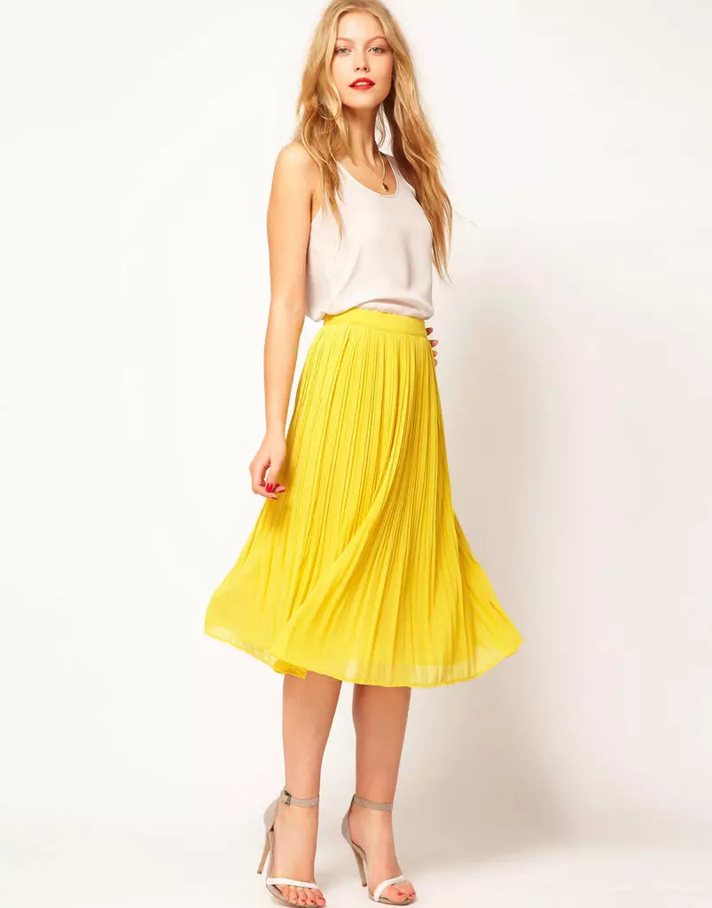 Skirts verdhë (102 foto): Çfarë është e veshur, laps dhe diell, të gjatë në dysheme dhe të shkurtër, me të zezë, blu, jeshile dhe të bardhë 14623_91