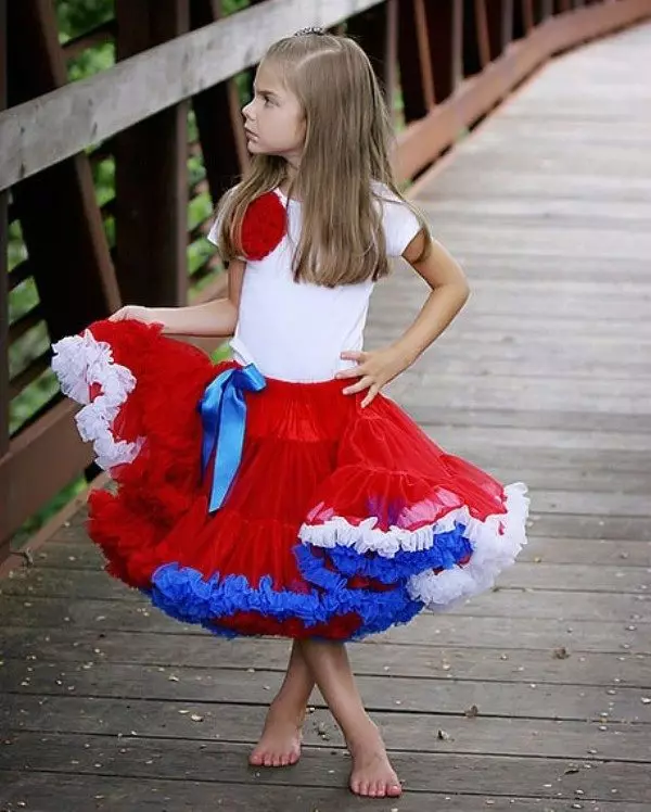 अमेरिकन स्कर्ट (38 फोटो): काय घालावे, भव्य, भाग्य, मुलांचे, मास्टर क्लास कसे करावे? 14625_33
