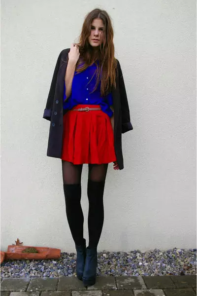 skirt merah (116 foto): Apa yang perlu memakai, pensil dan matahari gaya, Longs di lantai dan pendek, subur, midi, gabungan 14629_111