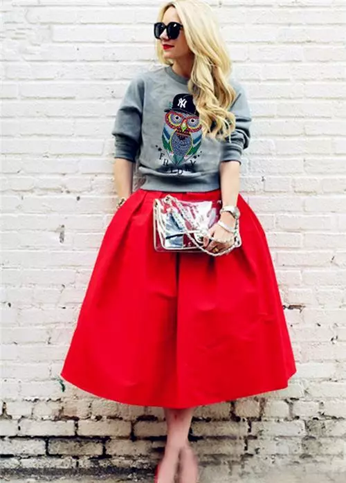 skirt merah (116 foto): Apa yang perlu memakai, pensil dan matahari gaya, Longs di lantai dan pendek, subur, midi, gabungan 14629_3
