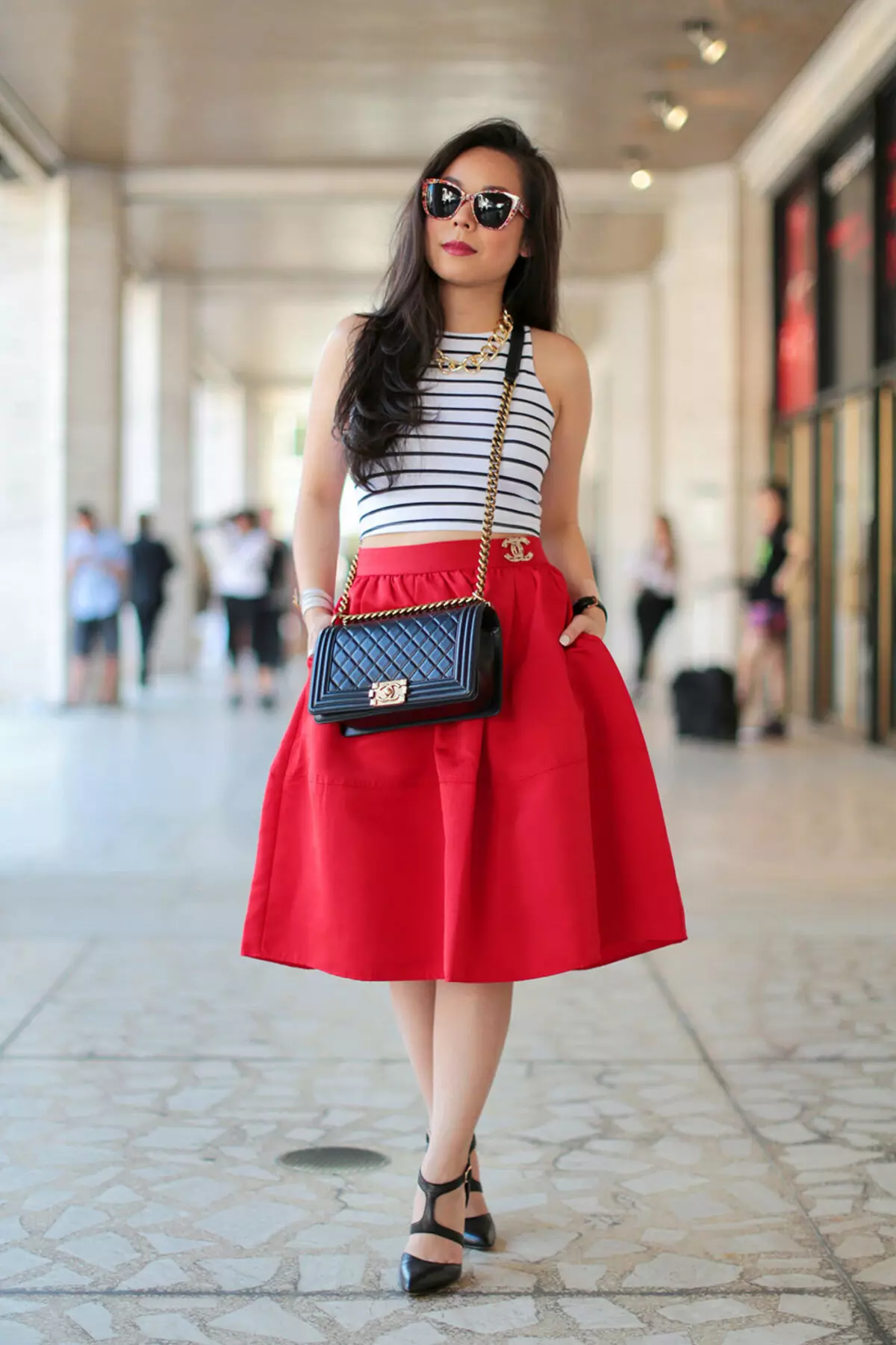 skirt merah (116 foto): Apa yang perlu memakai, pensil dan matahari gaya, Longs di lantai dan pendek, subur, midi, gabungan 14629_41