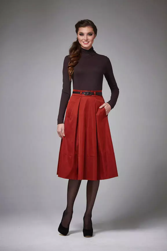 skirt merah (116 foto): Apa yang perlu memakai, pensil dan matahari gaya, Longs di lantai dan pendek, subur, midi, gabungan 14629_44