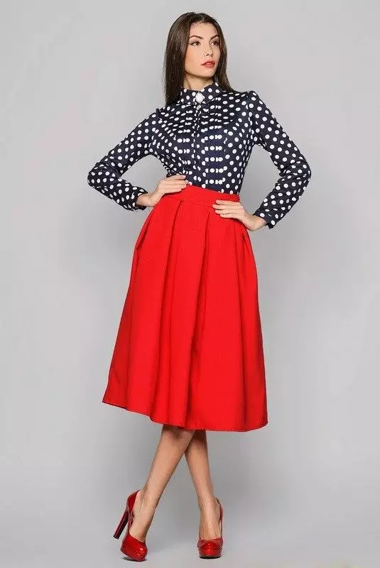 skirt merah (116 foto): Apa yang perlu memakai, pensil dan matahari gaya, Longs di lantai dan pendek, subur, midi, gabungan 14629_48