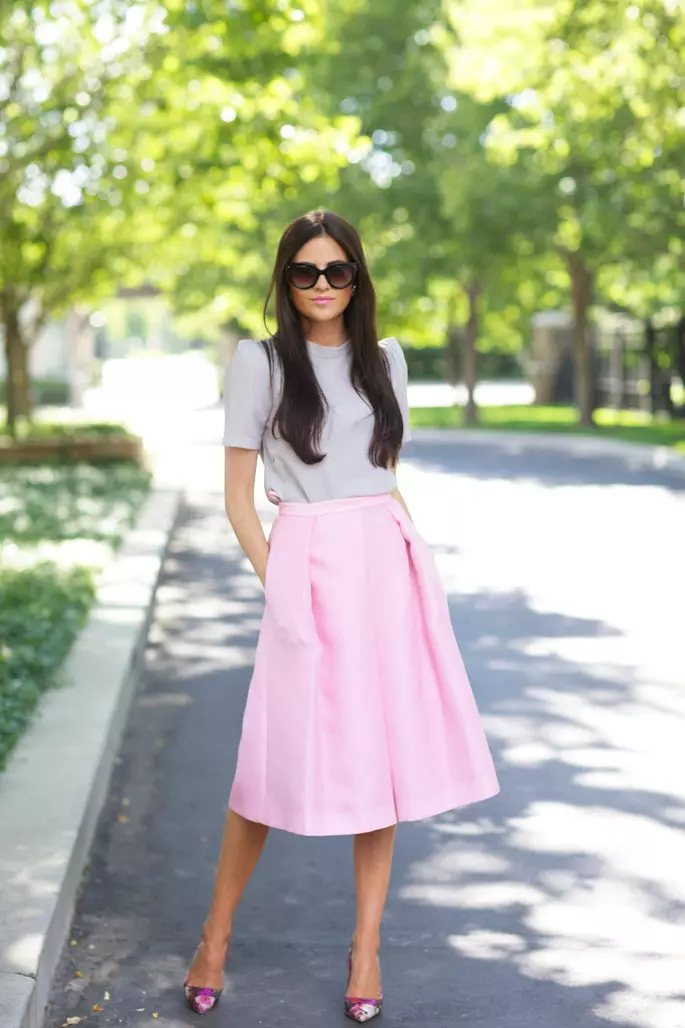 Pink skirts (150 photos): What is wearing, long and short, pencil and lush sun, gentle pink and bright pink, with white, black, long 14630_25