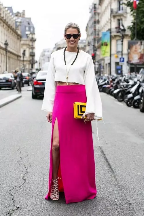 粉红色的裙子（150张）：穿什么，长而短，铅笔和郁郁葱葱的阳光，温柔的粉红色和亮粉色，白色，黑色，长 14630_48