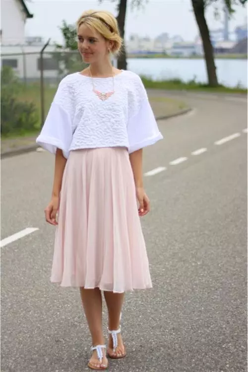 Faldas rosas (150 fotos): o que está a usar, longo e curto, lapis e exuberante sol, rosa suave e rosa brillante, con branco, negro, longo 14630_98