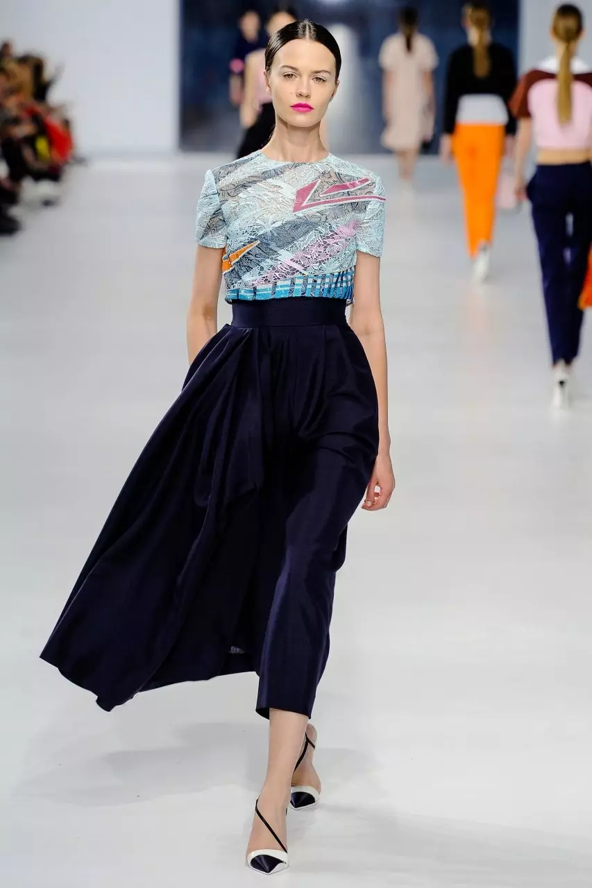 Midi Skirt (118 Foto): Skirt panjang ke lutut dan lebih rendah dengan apa yang memakai, imej dan trend bergaya ke lutut, hitam, putih, merah, biru 14631_17