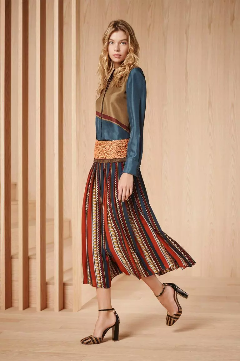 Midi kjol (118 bilder): Midlängd kjolar till knäet och lägre med vad ha på sig, bilder och moderna trender till knä, svart, vit, röd, blå 14631_80