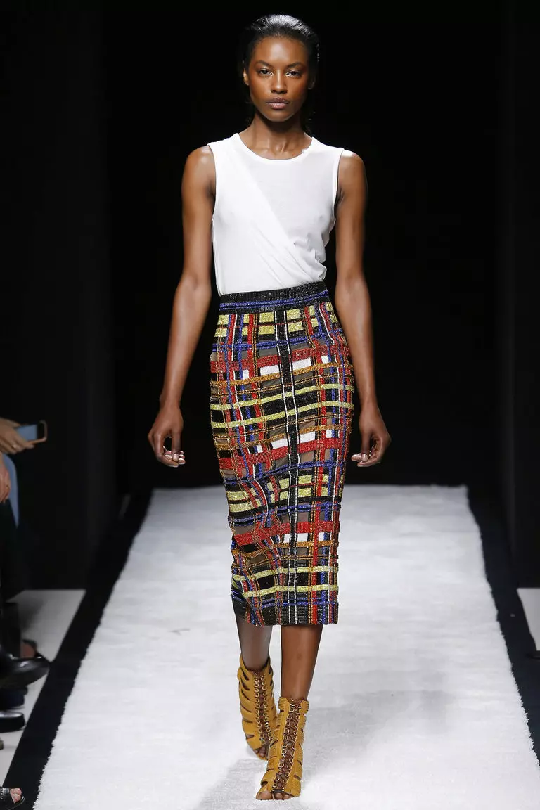 Midi Skirt（118写真）：膝、画像、ファッショナブルな傾向が膝、黒、白、赤、青の中長期スカート 14631_94