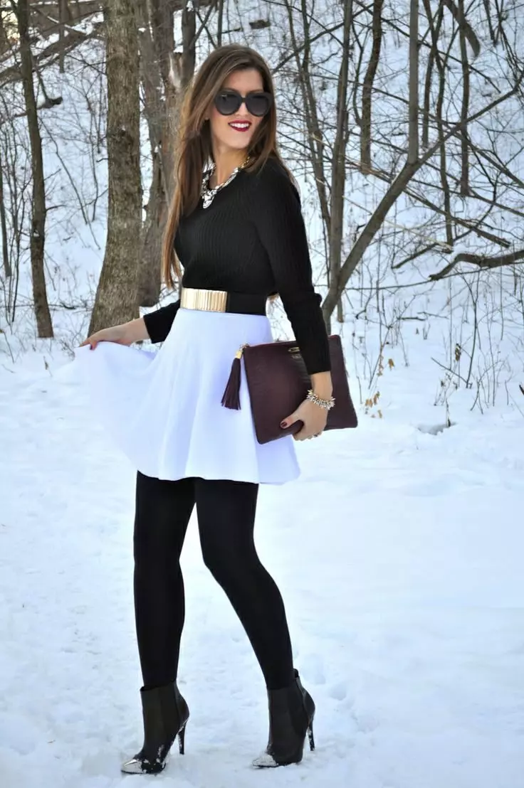 Korte nederdele (133 billeder): Hvad er iført, stilarter, frodige, med høj talje, hvid, sort, rød 14632_116