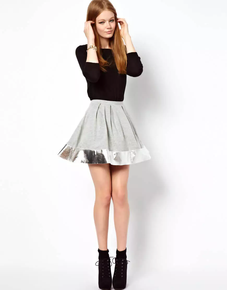 Korte nederdele (133 billeder): Hvad er iført, stilarter, frodige, med høj talje, hvid, sort, rød 14632_13