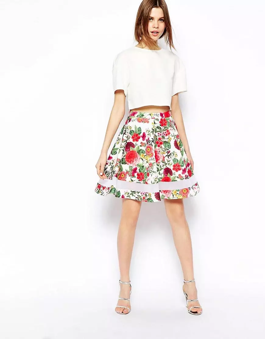 短裙（133张照片）：穿什么，款式，郁郁葱葱，高腰，白色，黑色，红色 14632_73