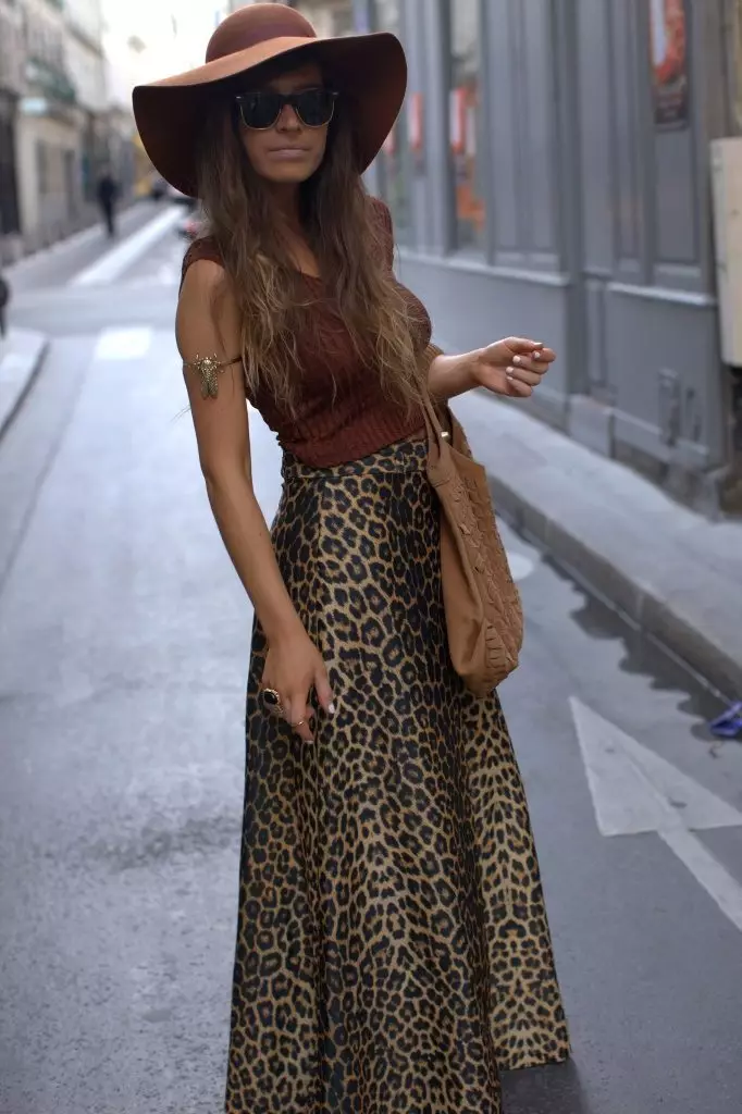 豹纹裙（58张照片）：穿什么，铅笔，长在地板上和短 14639_27