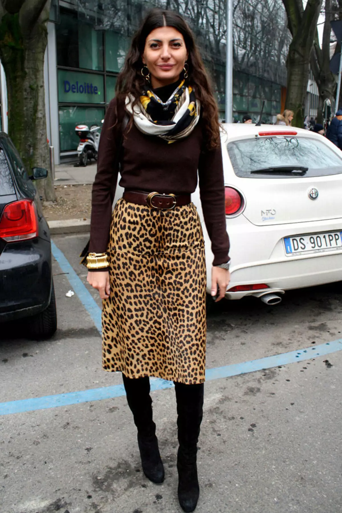 豹纹裙（58张照片）：穿什么，铅笔，长在地板上和短 14639_55