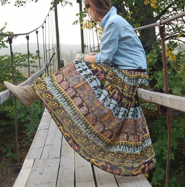 Boko Skirts (foto 51): Ihe ị ga-eyi uwe na-eyi akwa, uwe elu crochet n'ụdị boho, Denim models 14640_32