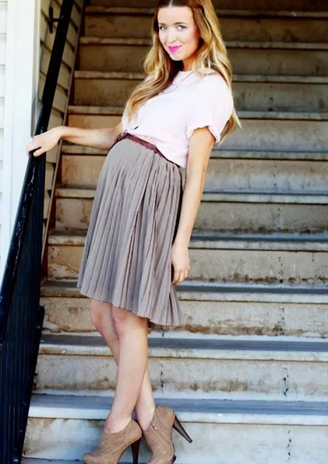 Skirt untuk wanita hamil (48 foto): Denim dan model musim panas, lama di lantai dan pendek, pensil, pada band getah 14643_16