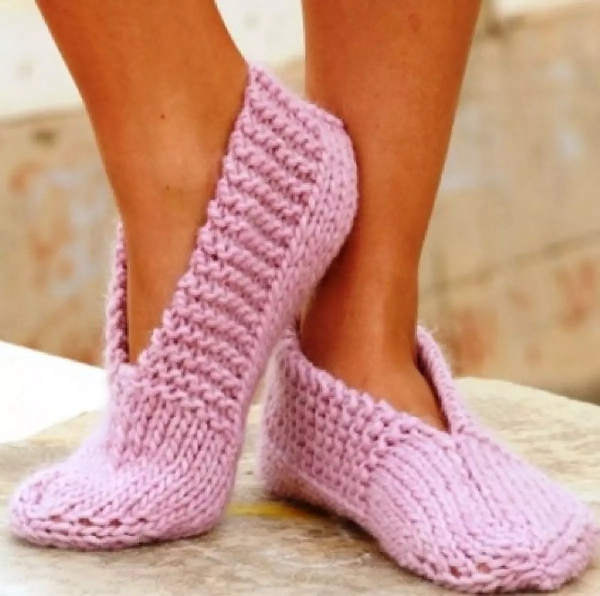 Kaos kaki cekak (52 foto): Apa jeneng model rajutan putih wanita, ing endi golek kaos kaki kanthi rega murah 1465_23