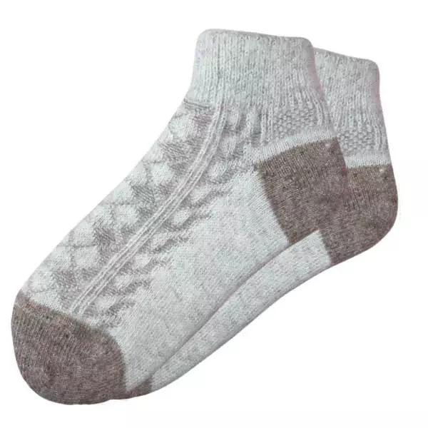 Къси чорапи (52 снимки): Какви са имената на бели плетени модели на жените, къде да намерят чорапи на ниски цени 1465_24