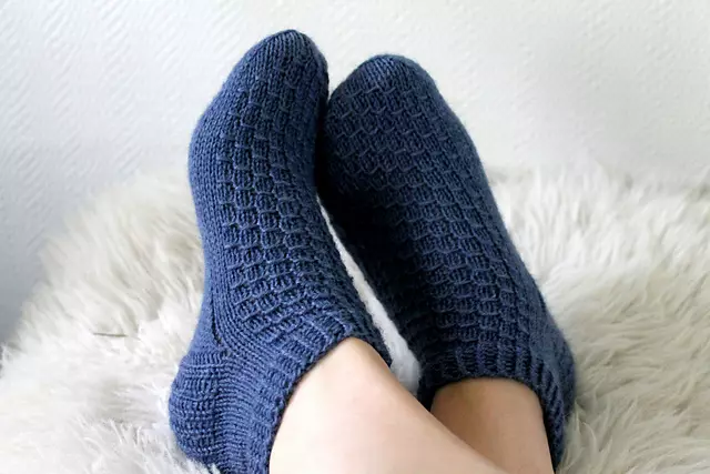 Krátke ponožky (52 fotografií): Aké sú názvy bielych pletených žien, kde nájsť ponožky za nízke ceny 1465_26