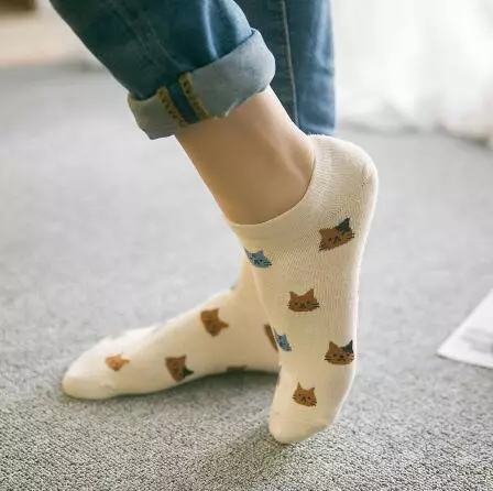 Krátke ponožky (52 fotografií): Aké sú názvy bielych pletených žien, kde nájsť ponožky za nízke ceny 1465_36