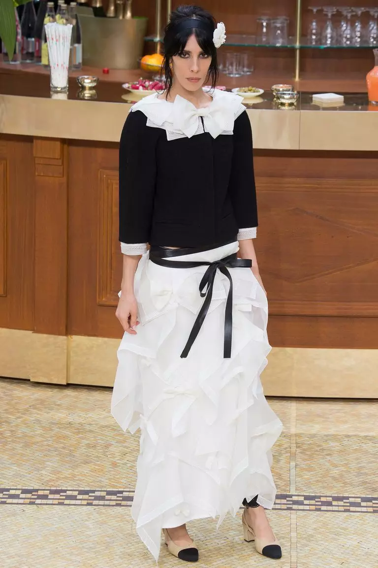 Lush kjolar (94 foton): från ett öde, med vad ha på sig stil, modeller i retrostil, svart, vit, lång i golvet, sol, med en överväldigad midja 14662_53