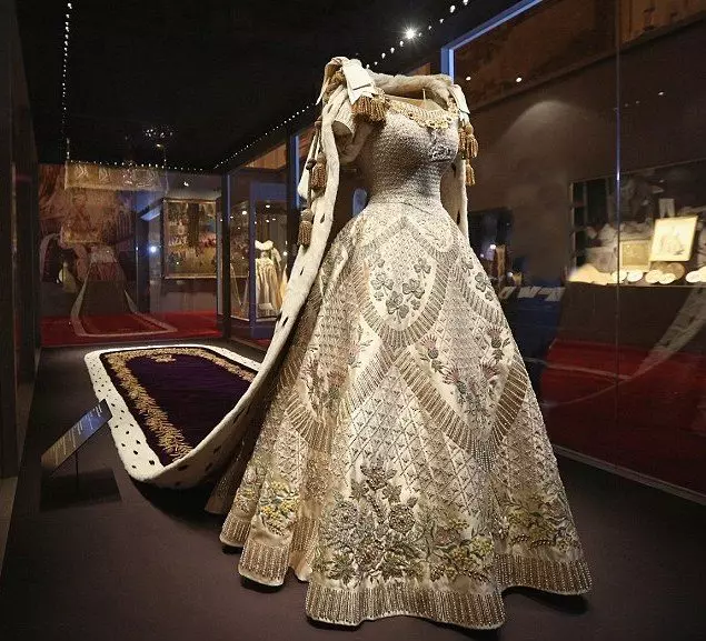 Lịch sử Váy: Ngoại hình và sáng tạo, nửa chiều dài, mặt trời, bút chì, thẳng, váy nêm 14666_8