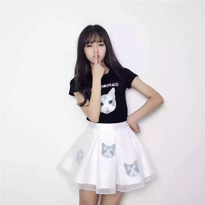 White Mini Organza jupo kombine kun nigra supro