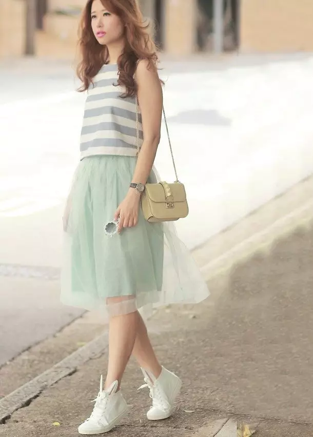 Rok Mint Ti Organza digabungkeun sareng Sneakers