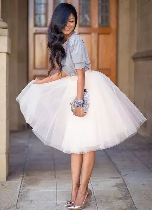 Višeslojna bijela suknja