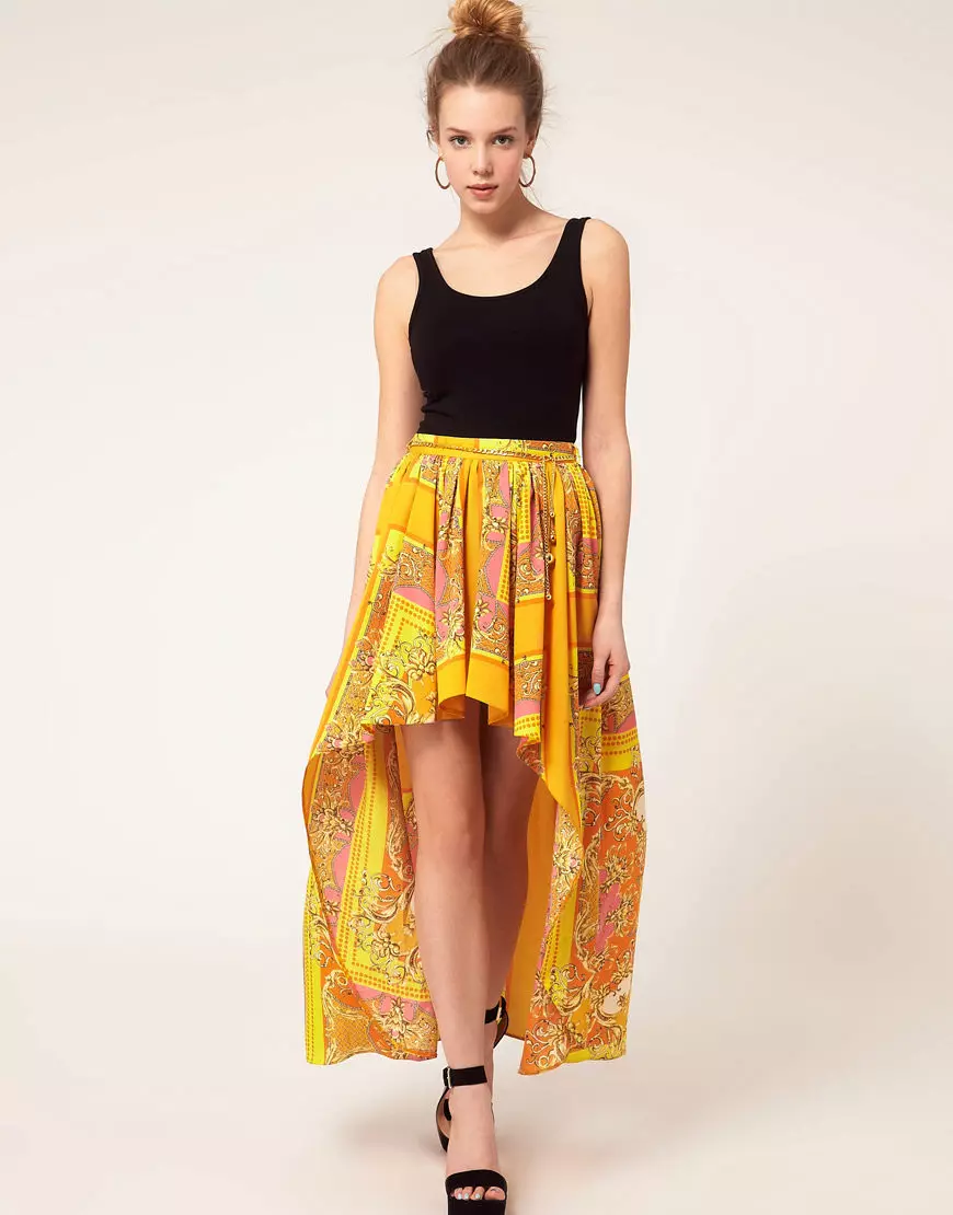 Skirt dengan kereta api cerah