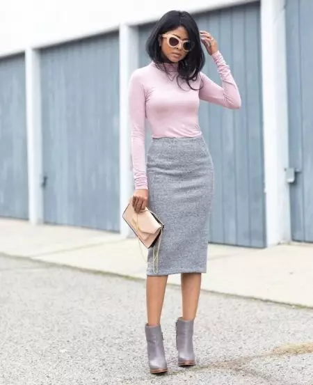 Siva suknjici u kombinaciji sa roza rolka