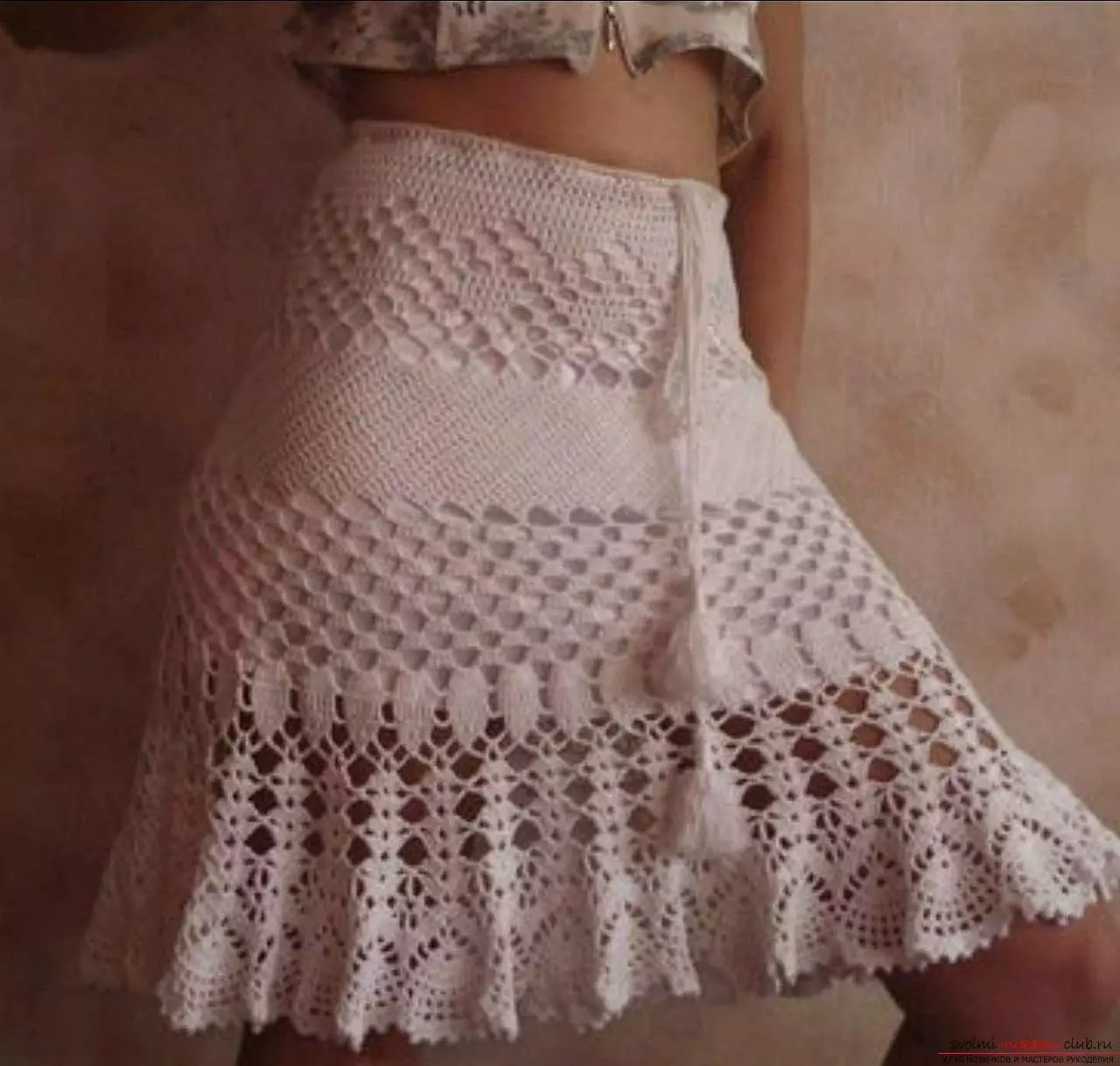 Skirt pinggang jerami putih