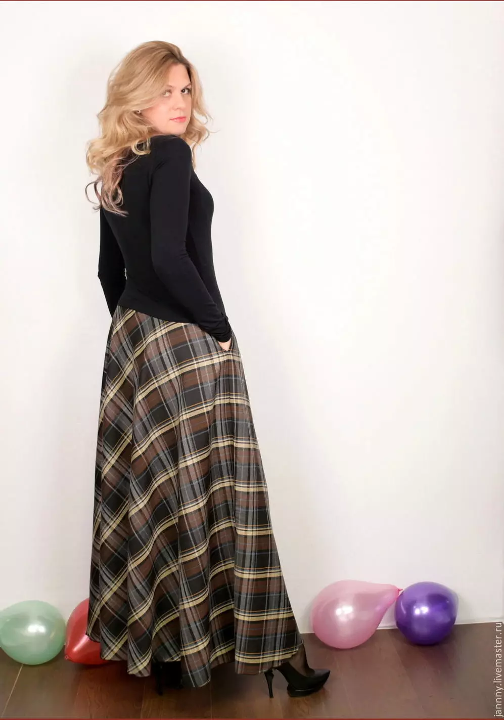 Checkered Long Skirt.