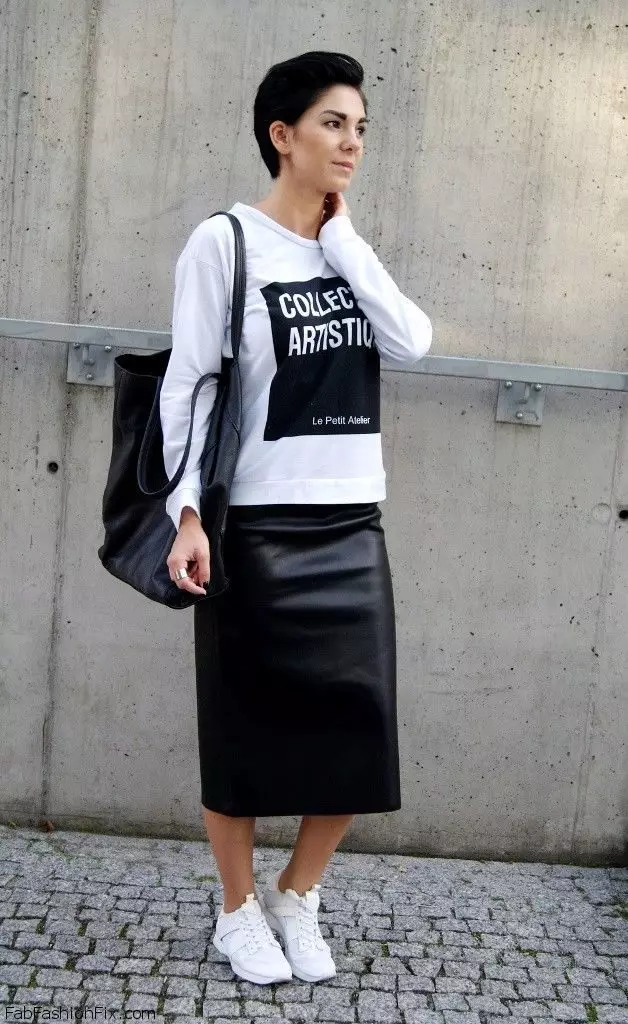 Skirt below the knee in a combination with sneakers