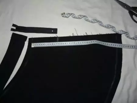 Skræddersyning af nederdel halvt (konisk nederdel) på lynlås