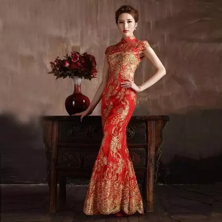 Ilga graži raudona suknelė kinų stiliaus