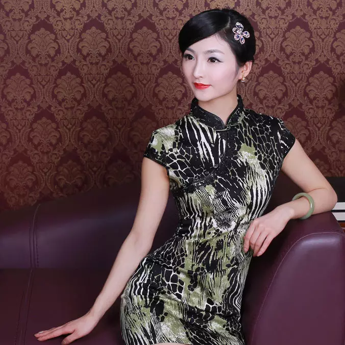 Hairstyle Kiinan tyyliin mekko