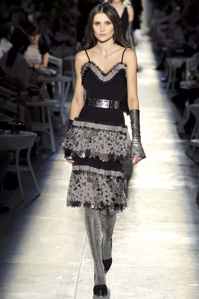 Vintage sukienka z Chanel na paskach