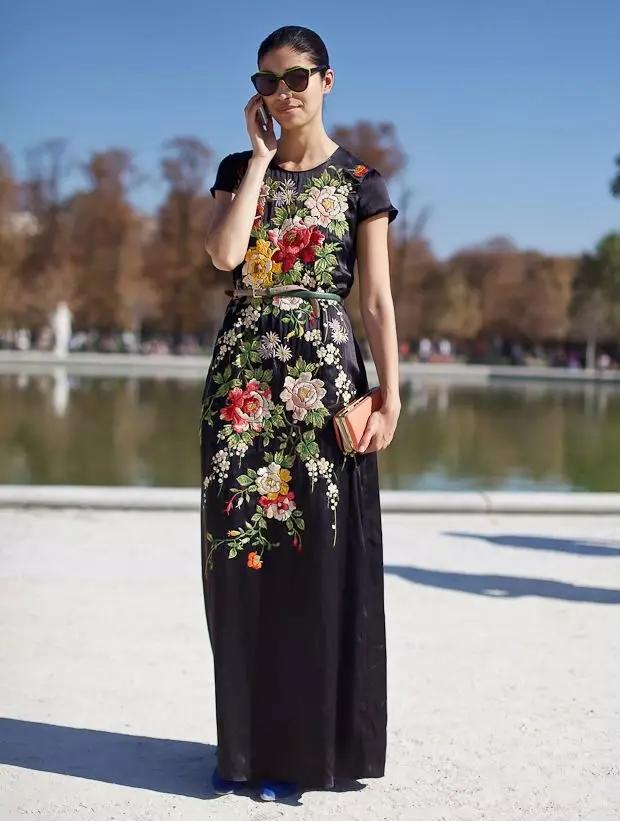 Černé dlouhé příležitostné šaty s květinovým tiskem