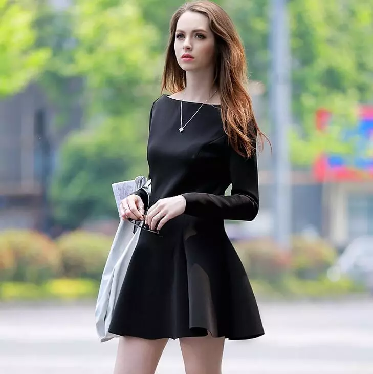 Černé krátké příležitostné šaty