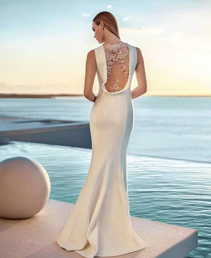 Bijela večernja haljina s čipkom na leđima